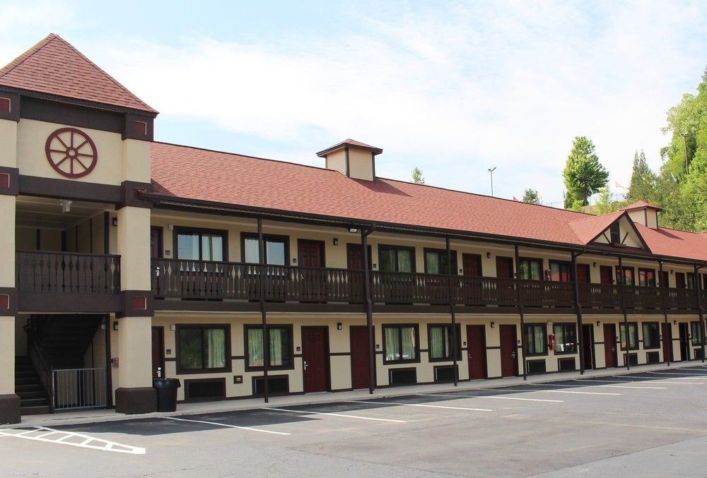 Red Roof Inn Helen Bagian luar foto